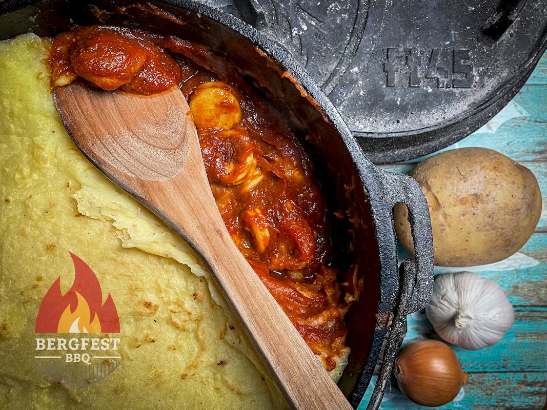 Currywurst mit Kartoffelhaube