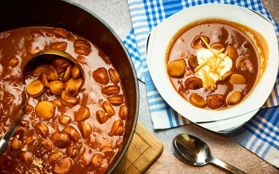 Currywurstsuppe aus dem Dutch Oven