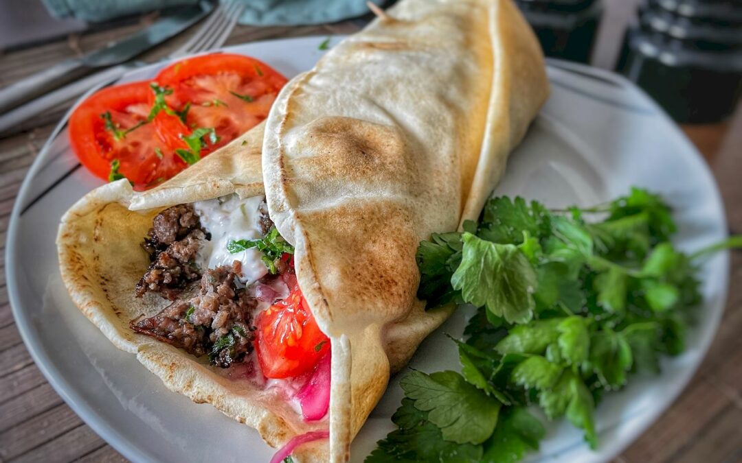 Kebab-Spießchen vom MEATEOR Mangal Grill