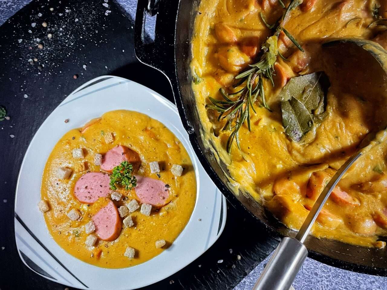 Kartoffelsuppe mit Bockwursteinlage aus dem Dutch Oven - Bergfest BBQ ...