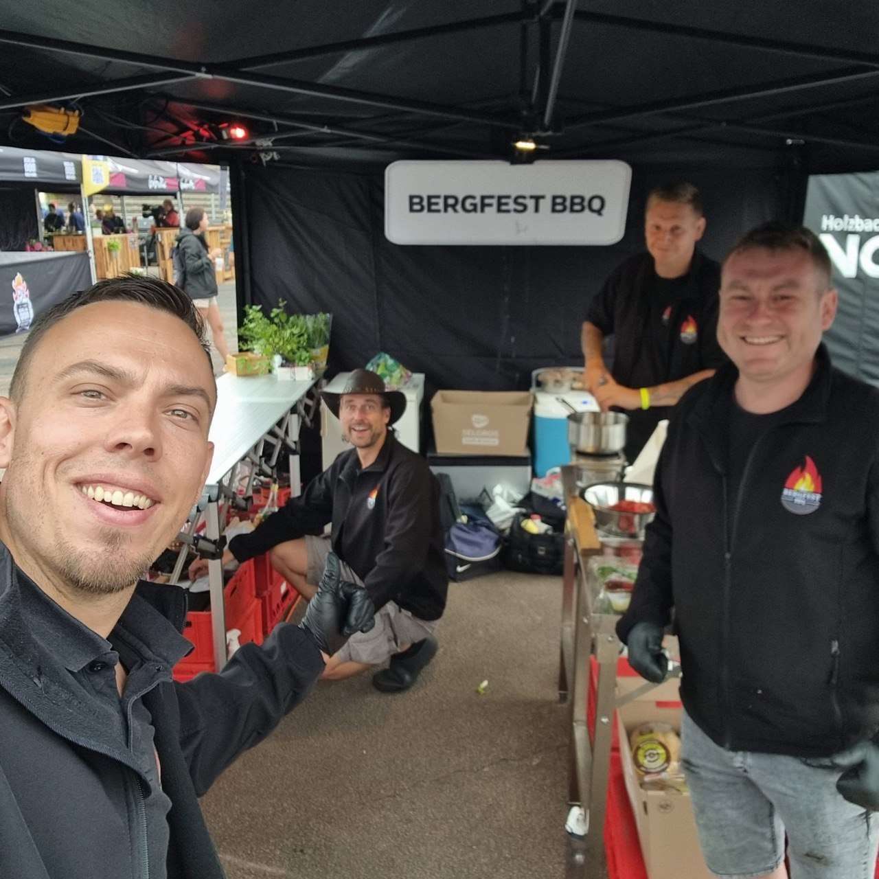 Das Bergfest BBQ Team im Wettkampfzelt